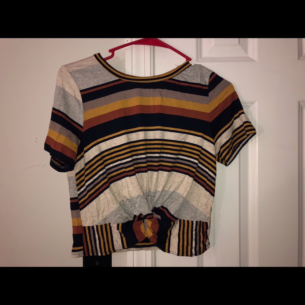 Never worn Cropped front tie short sleeve shirt